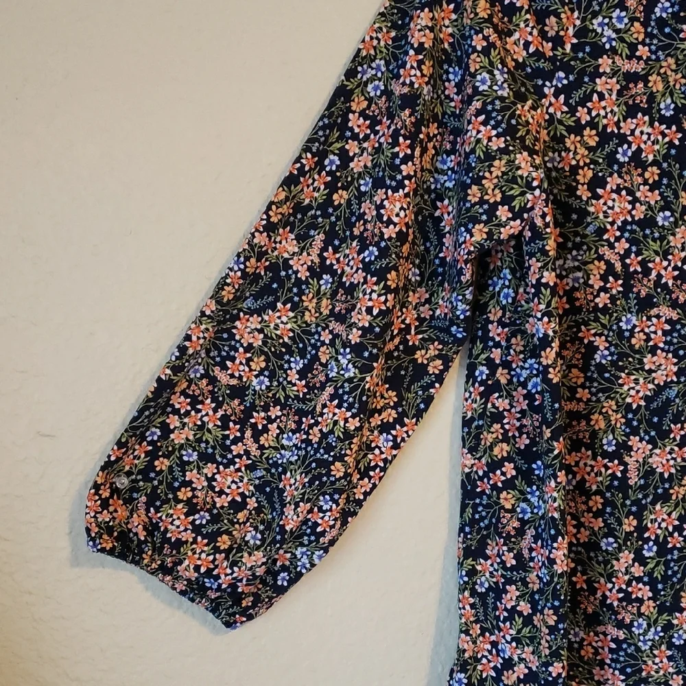 Vince Camuto Navy Floral Top - Picture 5 of 7